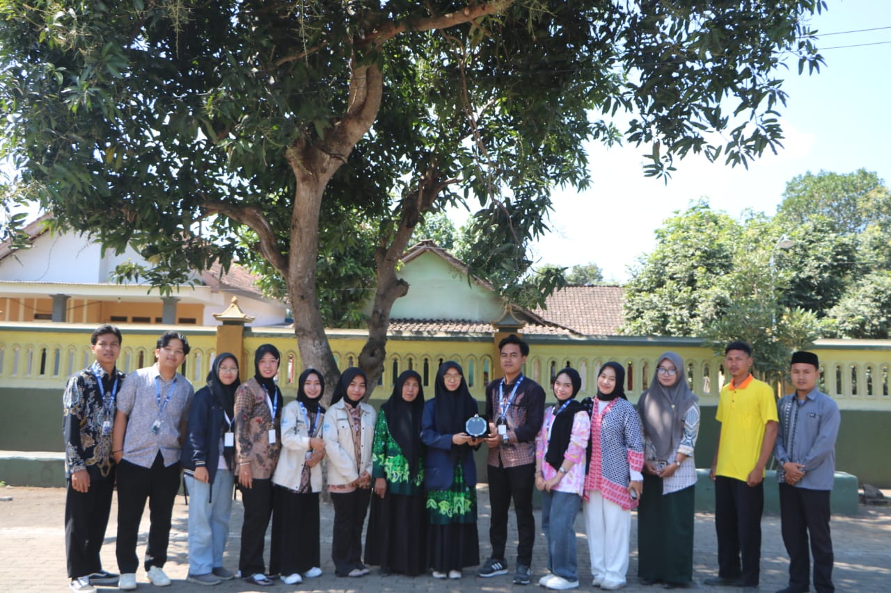 Mahasiswa KKN Kolaboratif Ajak Siswa MIMA Nurul Huda Desa Mojomulyo Belajar Untuk Sadar Sains dan Teknologi Dengan Cara Menyenangkan